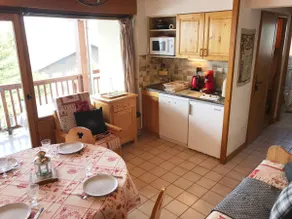 Ski-in/out apartment facing the Aravis - Image 3