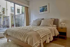 Potts Point Studio Oasis - Image 5