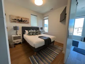 Downtown River View Oak St. Suite - Image 3