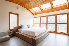 Waterfront Renovated Hudson Valley House & Barn - Image 2