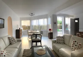 Beach entrance – Anglo-Norman villa (entire ground floor) - Image 3