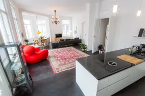 Grand Soho Apartment - Image 2
