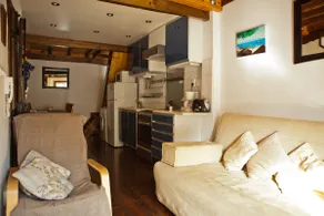 200yr Duplex Apartment beside garden with lake - Image 4