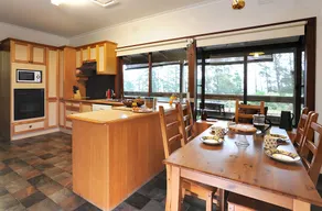 Lovely Yarra Valley farmhouse with beautiful views - Image 3