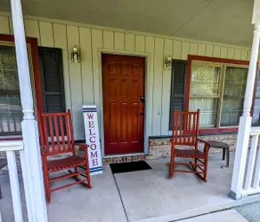 Little House on the Parkway - Image 2