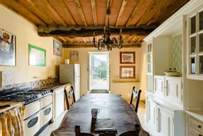 5 Schlafzimmer Bauernhaus auf dem Gelände der 18. Villa, privater Garten und herrlichem Blick - Image 2