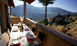 Moderne élégant appartement avec superbe vue sur le lac et un balcon privé - Image 2
