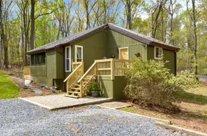 Cedar Loft at The Woods-Vintage Chic Cabin Retreat with Amenities Access - Image 2