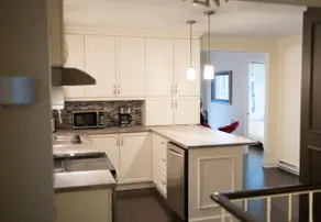 A 2 Z Executive Suites - Image 3
