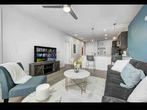 *LUXURIOUS 1BED/1BATH - KING BED* -POOL - Image 4