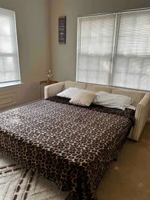 Cozy Oasis-Spacious 4 Bedroom Condo! - Image 3