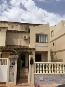 Sunny terraced house very close to the beach - Image 3