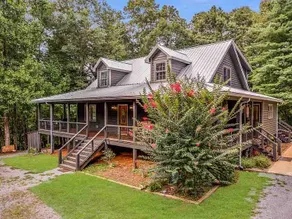 Large creekside retreat! Near wineries, hiking, orchards, fishing - Image 3