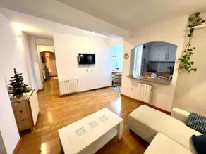 Charming apartment near downtown - Image 2