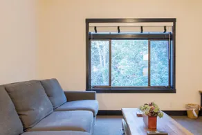 2 Bdrm Apt., 1 block from downtown - Image 2