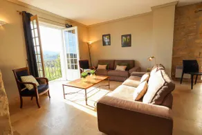 House with superb valley view - Image 4
