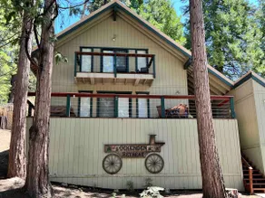 Cozy Mountain Retreat, Wi-Fi, decks, easy parking - Image 5