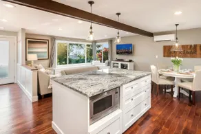 DOWNTOWN KIRKLAND - LUXURY PENTHOUSE! - Image 4