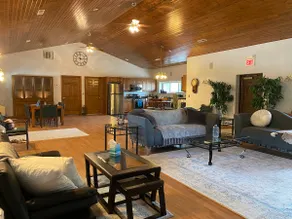 A Traveling Executive's Home Away From Home! - Image 3