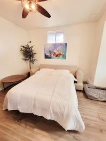 Tiny House w/King Bed, fenced yard, E-Bikes! - Image 4