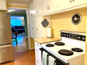 3-Bed Vintage Charm: Walk to Hayward Field - Image 5