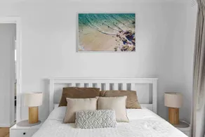 Cosy 4BR Beach Bungalow with Stunning Sunsets - Image 4