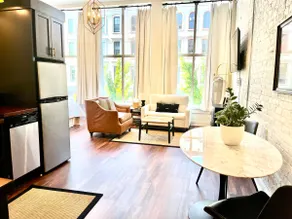 Main Suite on Main St! On the Bourbon Trail! - Image 3
