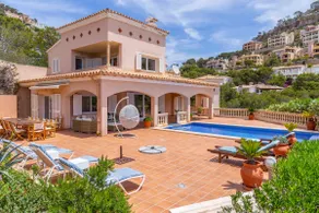 Casa accogliente e familiare con barbecue, giardino e piscina | Vista sulla montagna | Ideale per il telelavoro - Image 4