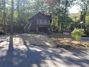 Eclectic Fairy tale Log Cabin near Greenwood Lake - Image 3