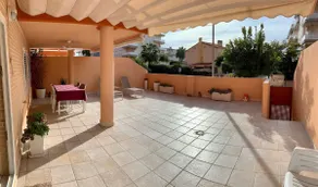 Nouvel appartement avec grande terrasse avec Wifi à 200 mètres. de la plage - Image 2
