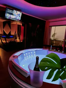 The luxury jacuzzi loveroom ”The room of desires” - Image 3