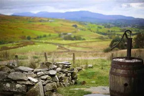 Remote, pet friendly, log burner, stunning views - Image 5