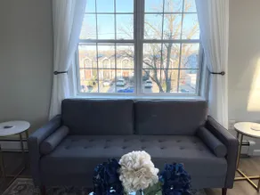 Luxury Modern Apartment Sleeps 6 - 3min to LGA - Image 5