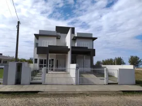 Townhouse with 3 en-suites by the sea in Bellatorres - Image 3