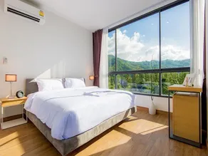 Deluxe Bedroom - Image 2