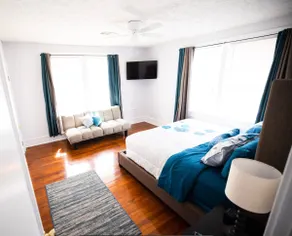 Cozy 2 BR, Sleeps 6, Fast WiFi, 5mins to Downtown - Image 4