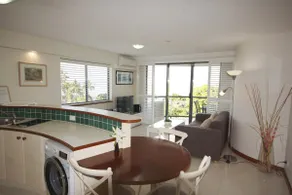 ABSOLUTE STUNNING WATER VIEWS IN THE CITY - Image 5