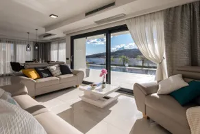 Luxury Villa Milly Heated indoor and outdoor pool - Image 4