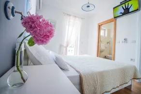 Sunny House, seaview, balcony, 2x private parking! - Image 5