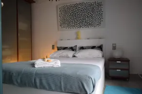 CLIO'S BEACH HOUSE - DELUXE BEACH FRONT PROPERTY - Image 3