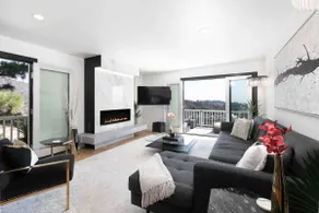 Luxury Brentwood Home with Stunning Views - Image 3