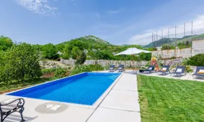 Villa Majkovica - 4 Bedroom Villa with Private Pool & En-Suite Bathrooms & Parking - Image 3
