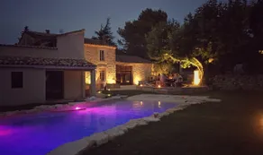 Large farmhouse near L'Isle-sur-Sorgues - Image 2