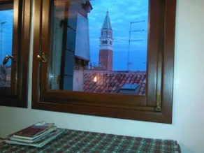 Downtown Venice apartment with terrace - Image 3