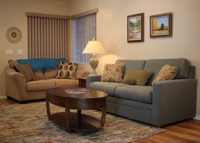 Vintage Charm & Serenity: Uptown Garden Getaway - Image 3