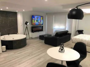 Black and White “Plaza” Suite with Jacuzzi - Image 2