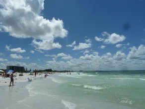 5 minutes to private Siesta Key Beach + 2 heated pools and pickleball courts - Image 2