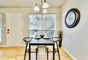 Dallas Flat | Sleeps 4 | Mini Golf & Arboretum - Image 5