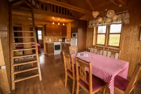 Cozy 6-Person Cottage with Hot Pool - Image 2