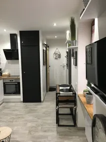 2 Rooms with private courtyard 3 Min TGV station - Image 5